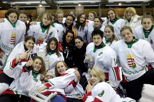 noi U18 valogatott