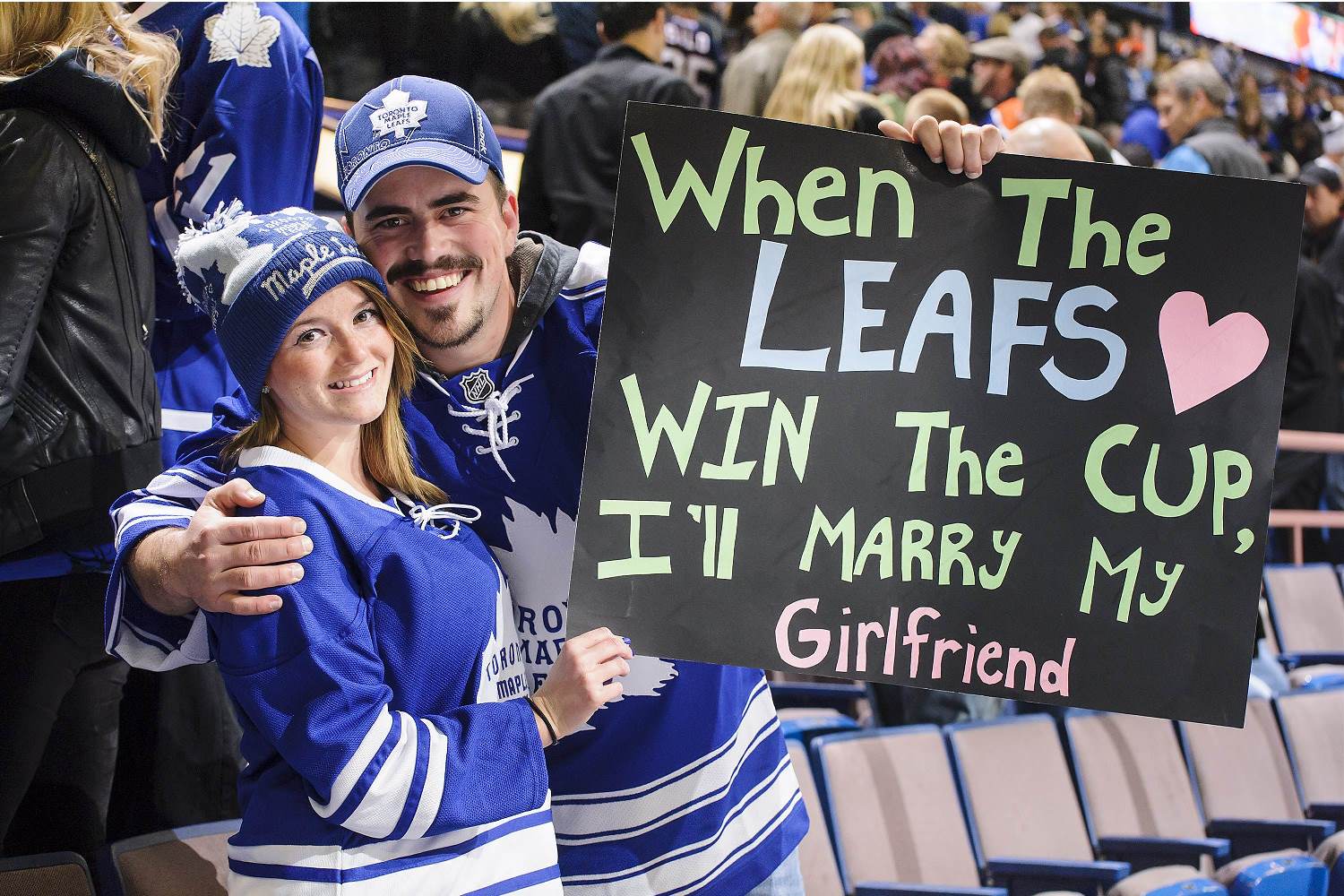 EDMONTON, AB - OCTOBER 29: Fans of the Toronto Maple Leafs celebrate the team's victory over the Edmonton Oilers during an NHL game on October, 29, 2013 at Rexall Place in Edmonton, AB, Canada. Derek Leung/Getty Images/AFP== FOR NEWSPAPERS, INTERNET, TELCOS & TELEVISION USE ONLY ==