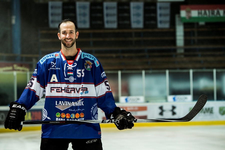 A Fehérvár AV19 hokicsapat csapatfotózása.