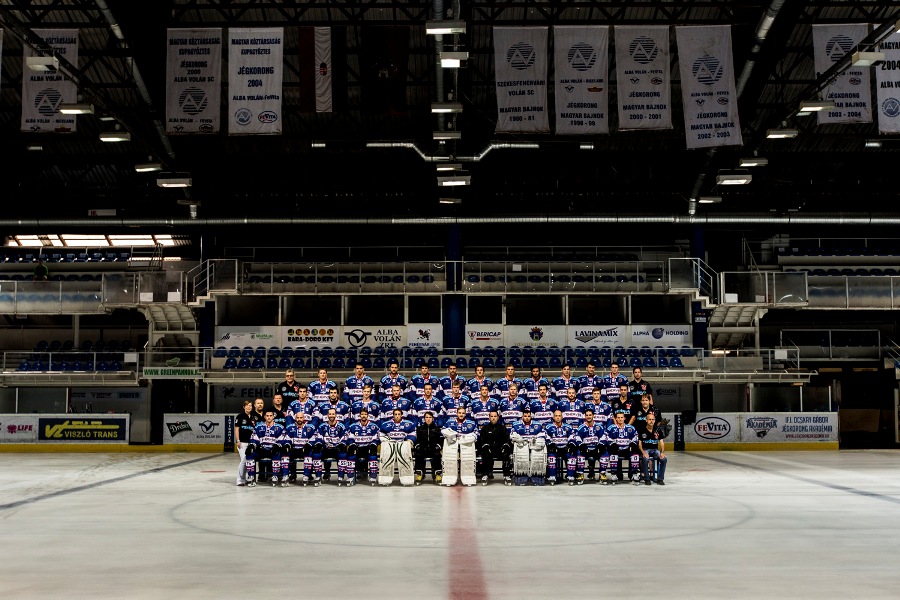 A Fehérvár AV19 hokicsapat csapatfotózása.