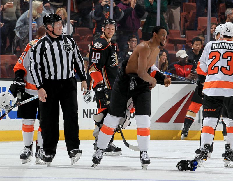 bieksa_simmonds