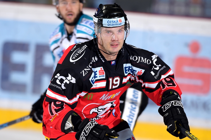 Roman Tomas von HC Orli Znojmo während der Actionaufnahmen am 11.09.2015 in Znojmo, Tschechien. (Foto von City-Press GbR)