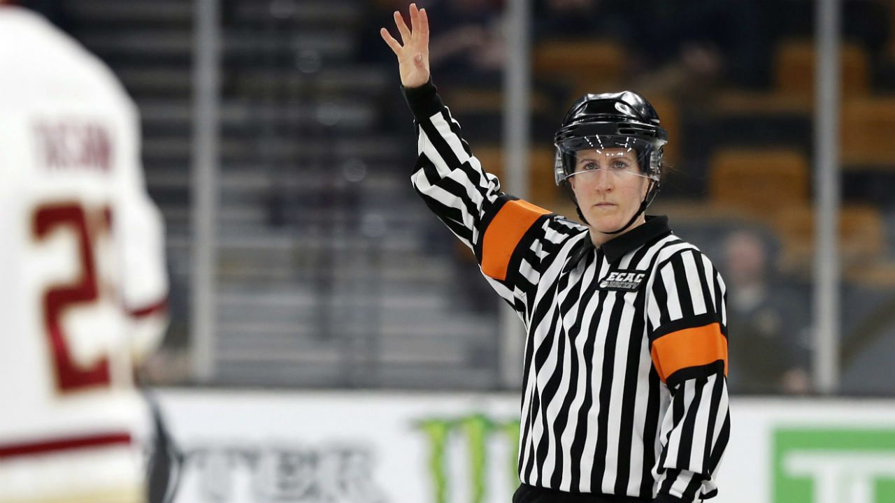 woman referee guay