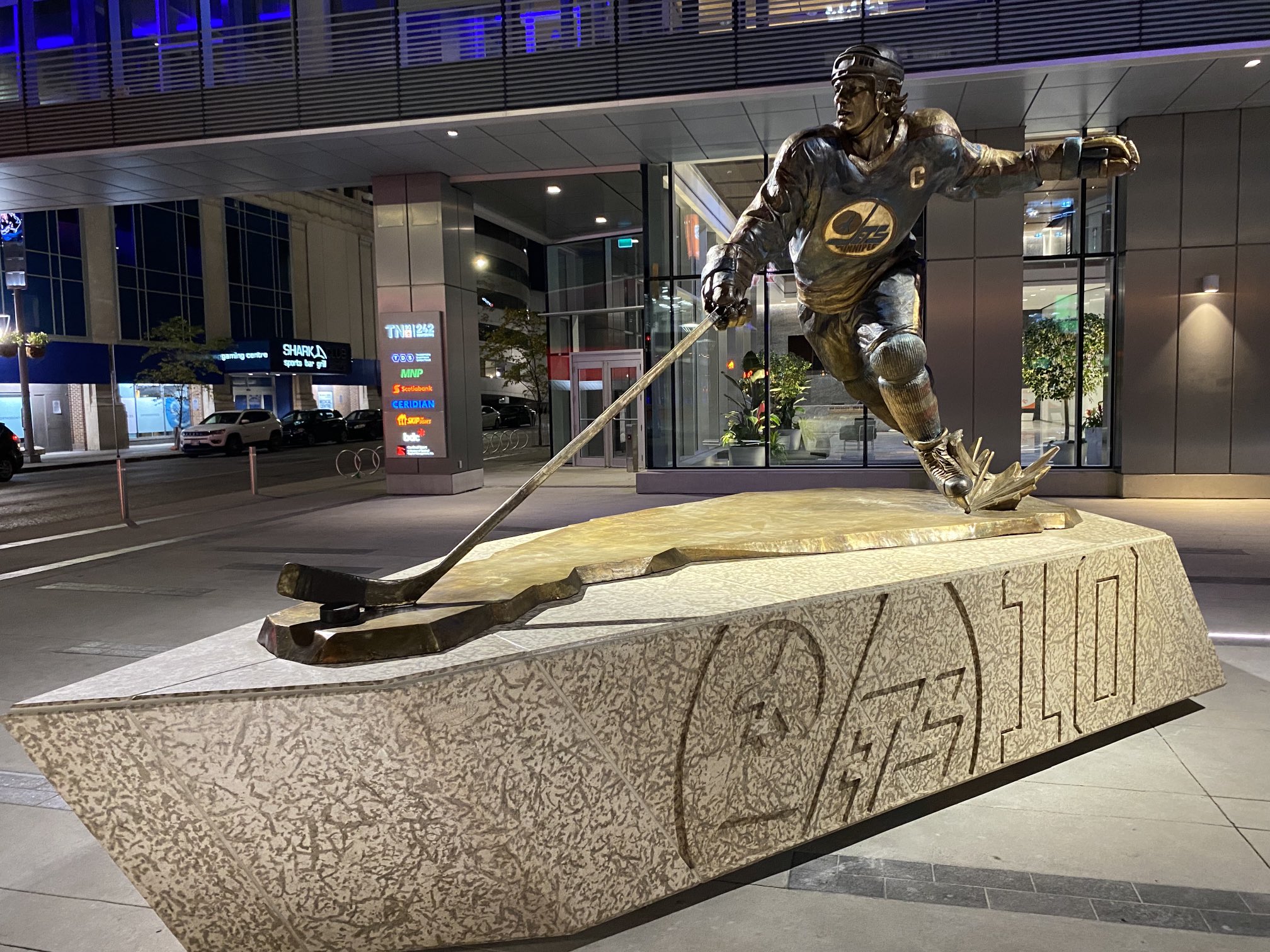 hawerchuk statue 1